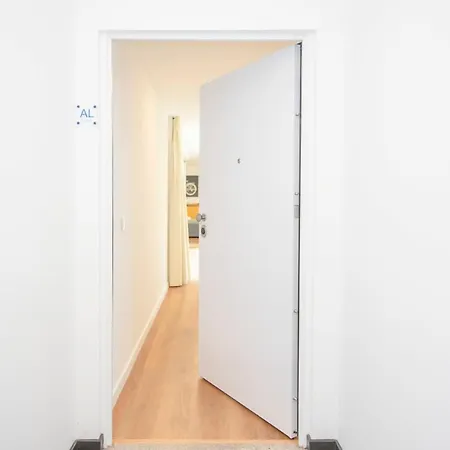 Liiiving In - Downtown Essence C Apartment *